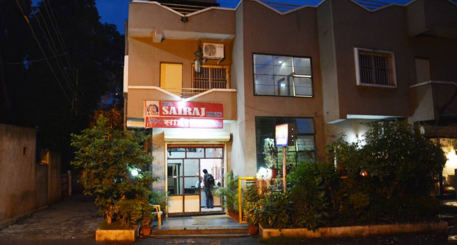 Hotel Sai Raj Lodging, Aurangabad 1